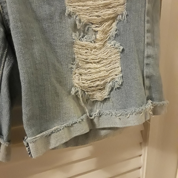 Just USA Womens Jean Shorts Size M Denim Bermuda Distressed Light Wash Mid - Picture 8 of 13